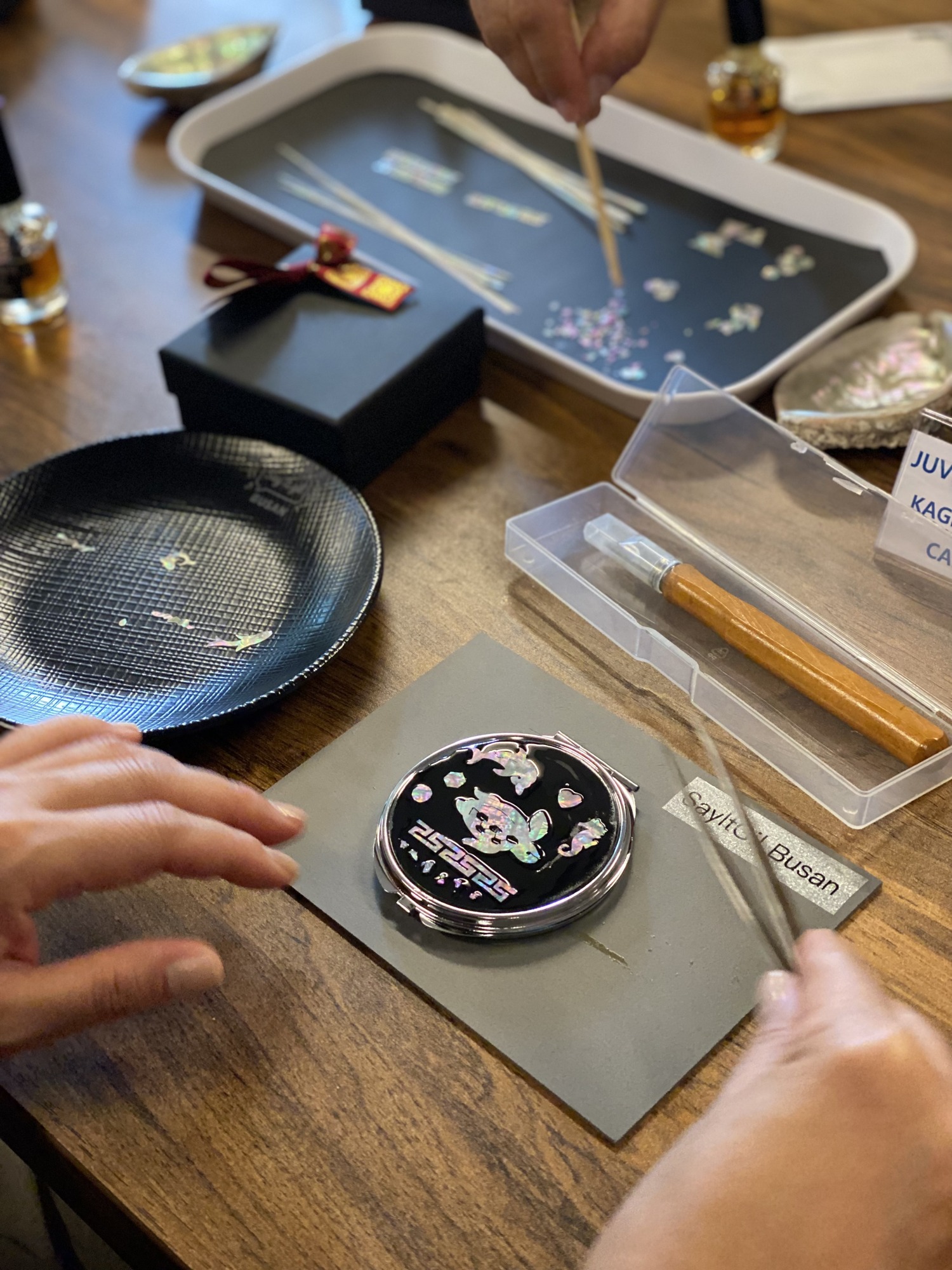 SIT familiarisation tour · Creating with mother-of-pearl